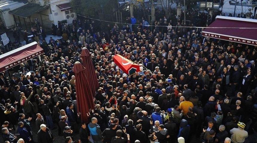 Yeşilçam’ın Usta Oyuncusu Münir Özkul Son Yolculuğuna Uğurlandı