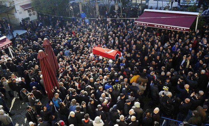 Sanatçılar Münir Özkul’u Son Yolculuğunda Yalnız Bırakmadı G2