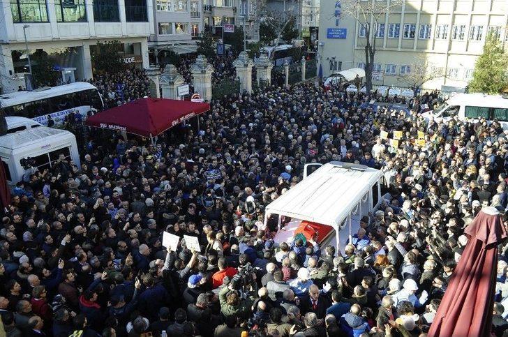 Sanatçılar Münir Özkul’u Son Yolculuğunda Yalnız Bırakmadı G3