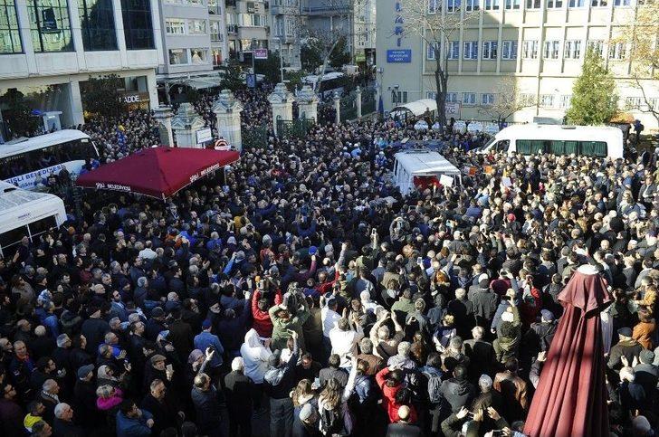 Sanatçılar Münir Özkul’u Son Yolculuğunda Yalnız Bırakmadı G4