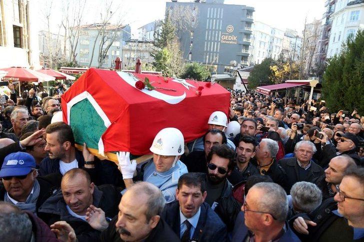 Sanatçılar Münir Özkul’u Son Yolculuğunda Yalnız Bırakmadı G5