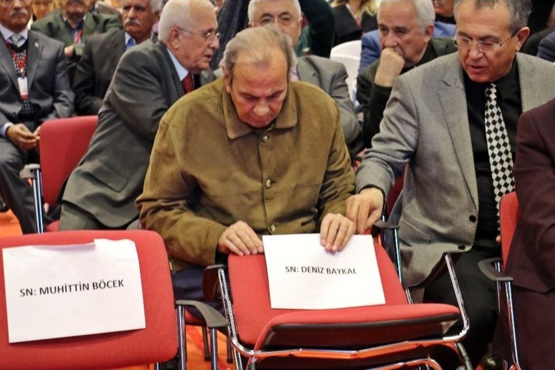Chp İl Kongresinde Baykal&rsquo;ın Sandalyesi Boş Bırakıldı