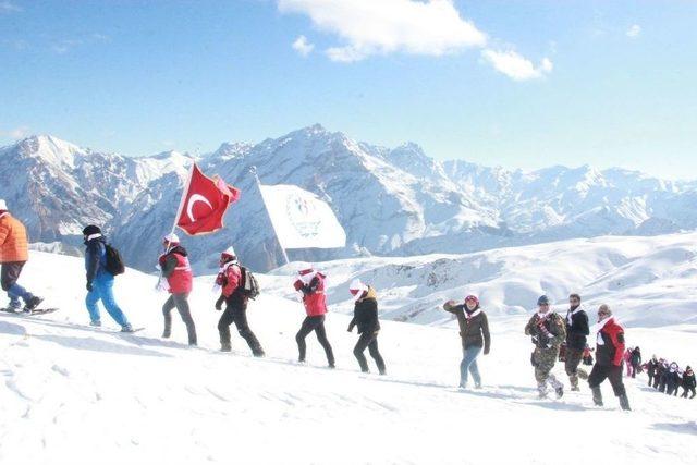 Hakkarililer Sarıkamış Şehitleri İçin Yürüdü