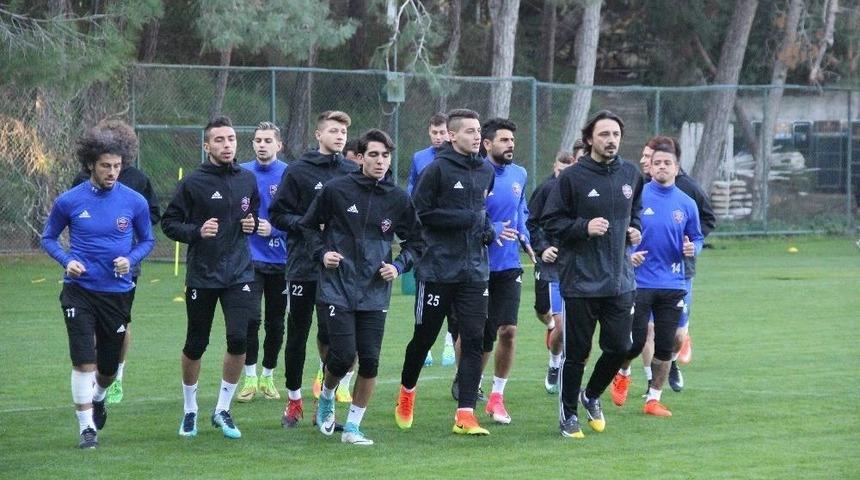 Karab&uuml;kspor&rsquo;da Kamp &Ccedil;alışmaları S&uuml;r&uuml;yor
