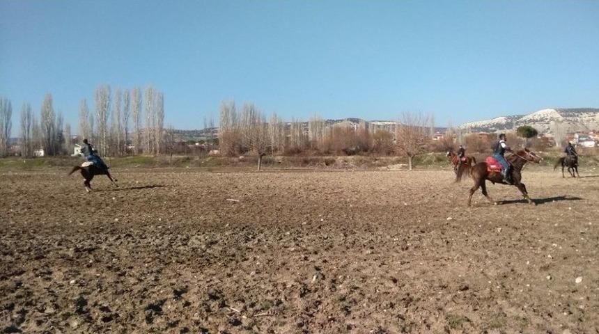 Selendili Cirit&ccedil;iler M&uuml;sabaka Hazırlıklarına Başladı