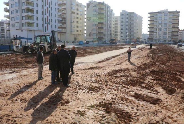 Başkan Demirkol, Karşıyaka’daki Park Yapım Çalışmasını İnceledi