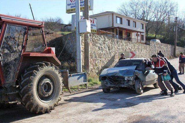 Virajı Alamayan Cip Otomobille Kafa Kafaya Çarpıştı: 5 Yaralı