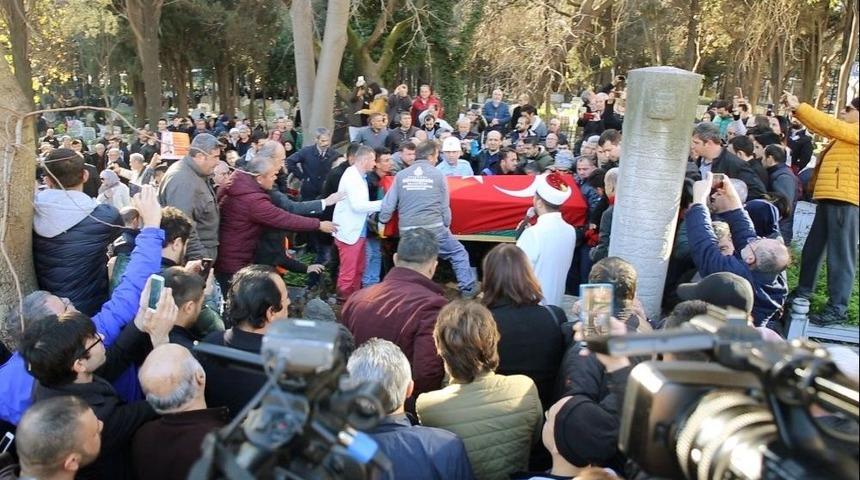 Münir Özkul Gözyaşlarıyla Toprağa Verildi