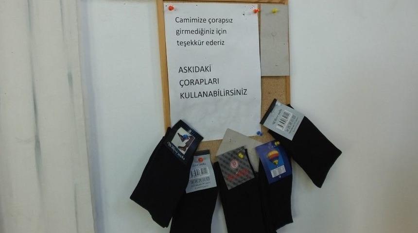 G&ouml;me&ccedil;&rsquo;te Askıda &Ccedil;orap