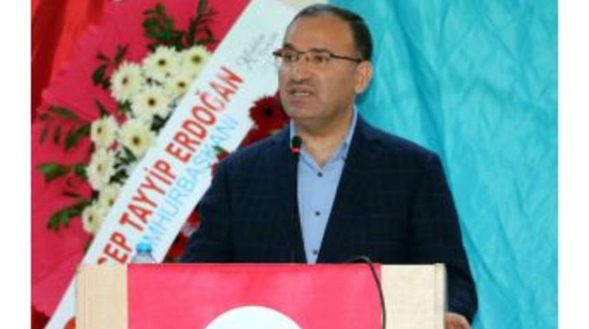 Başbakan Yardımcısı Bozdağ: "kılı&ccedil;daroğlu&rsquo;nun &Ccedil;apı T&uuml;rkiye&rsquo;yi Y&ouml;netmeye Yetmez"