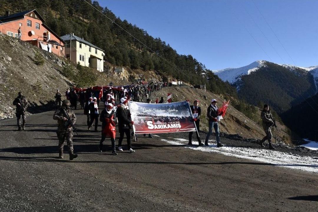 G&uuml;m&uuml;şhane, Zigana Dağı&rsquo;nda Eksi 4 Derecede Sarıkamış Şehitleri İ&ccedil;in Y&uuml;r&uuml;d&uuml;