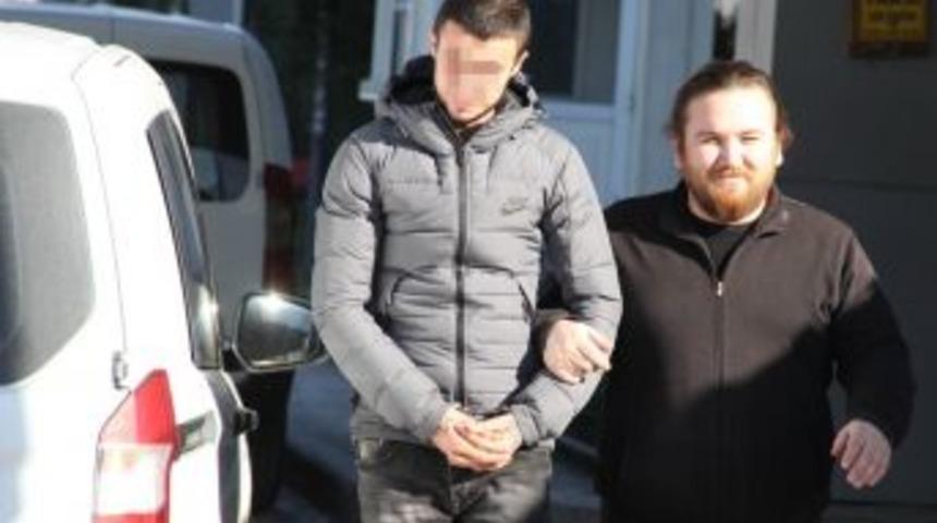 Cami Tuvaletinde Bonzai Satarken Yakalandı