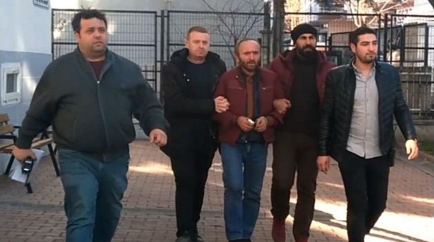 Ayrı Yaşadığı Eşini Önce Bıçakladı, Ardından Tüfekle Yaraladı