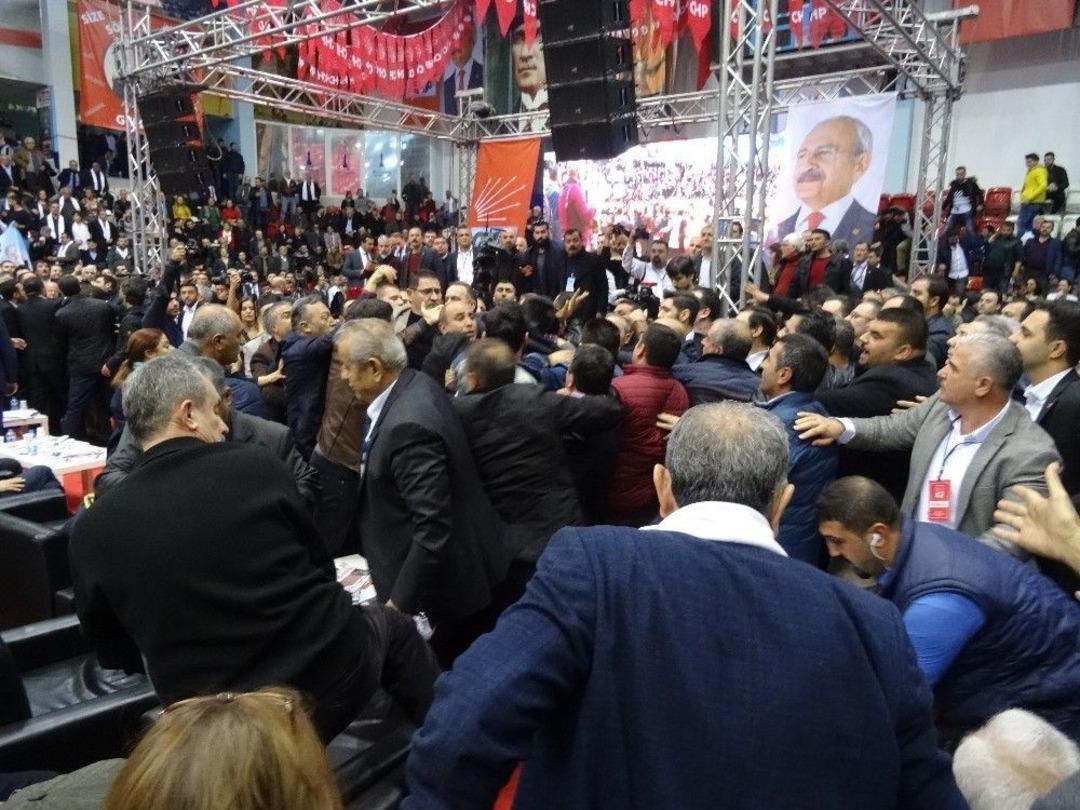 Chp İzmir İl Kongresi&rsquo;nde Kavga