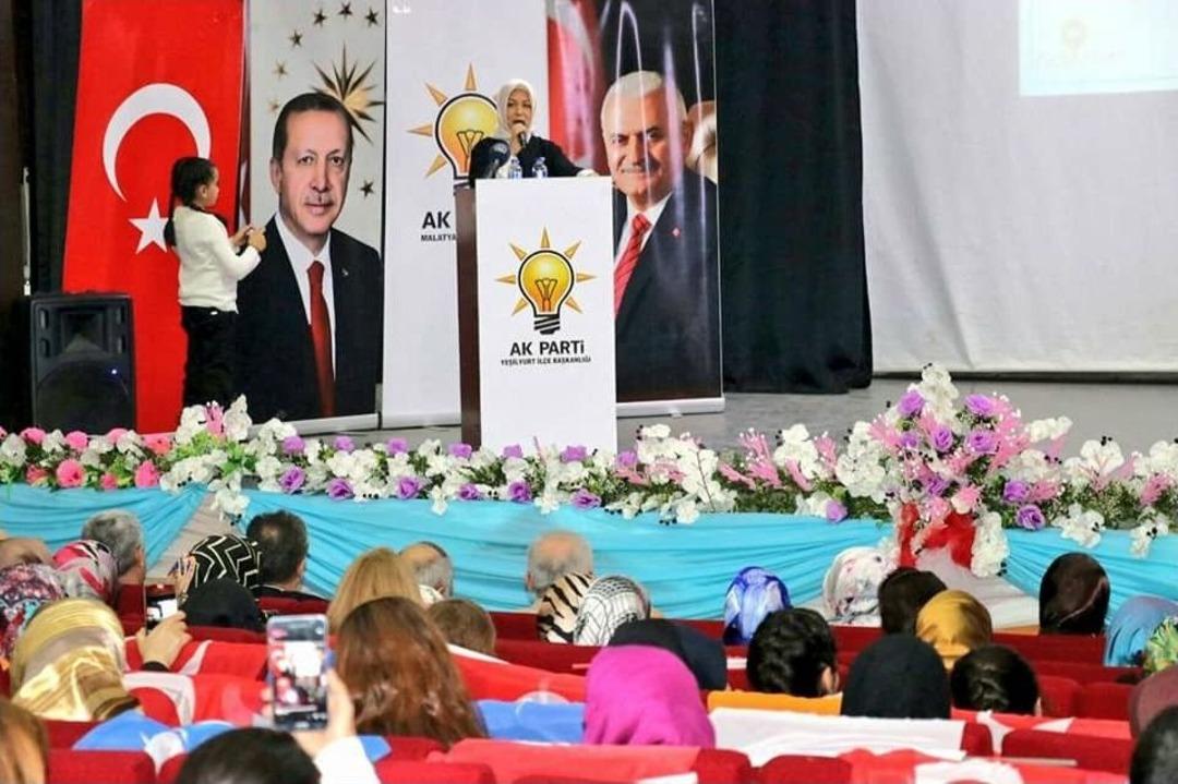 Ak Parti Yeşilyurt Kadın Kolları Yeniden Esin Tanrıverdi&rsquo;ye Emanet