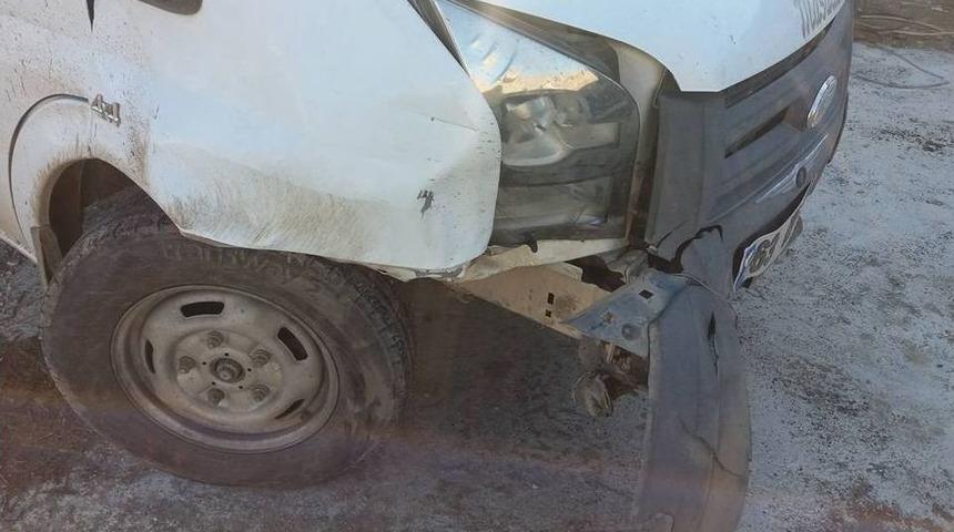 Domuz S&uuml;r&uuml;s&uuml;ne &Ccedil;arpan Ara&ccedil;larda Hasar Oluştu