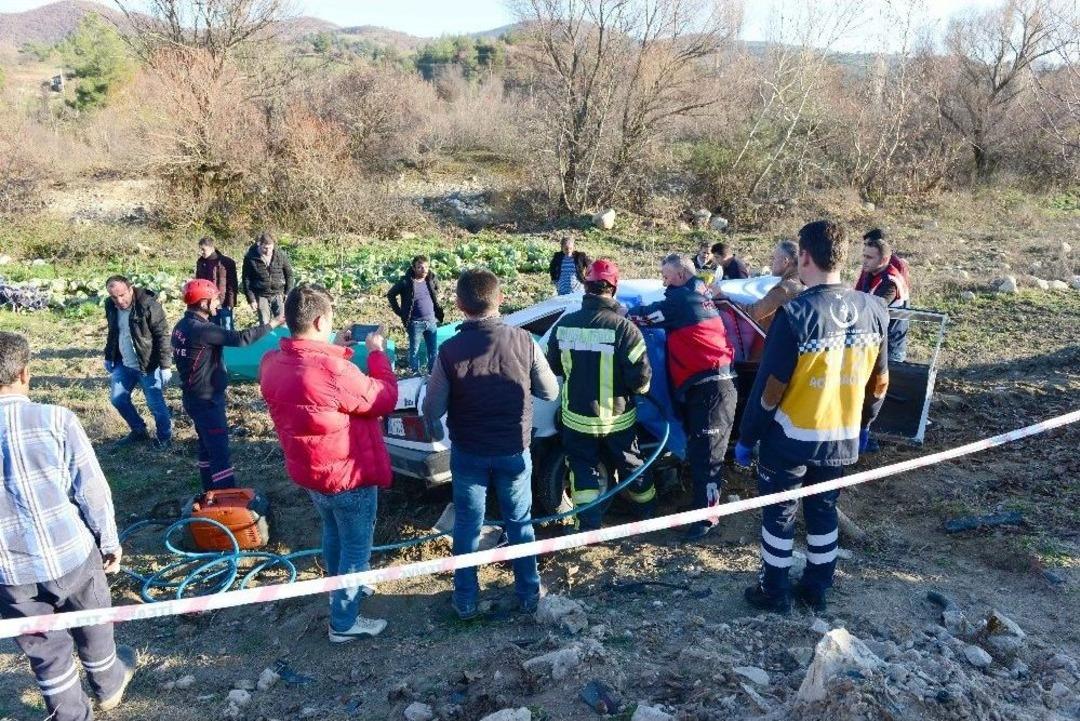 Manisa&rsquo;da Katliam Gibi Kaza: 3 &Ouml;l&uuml;, 2 Ağır Yaralı