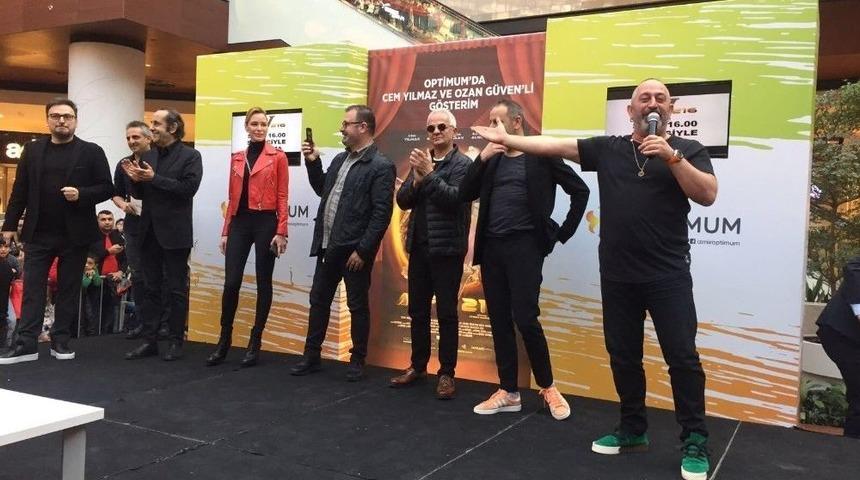 Cem Yılmaz&rsquo;ın &rsquo;arif V 216&rsquo;sına İzmir&rsquo;de B&uuml;y&uuml;k Gala