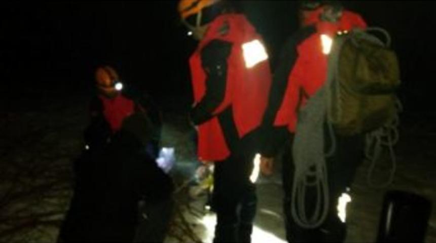 Mahsur Kalan 3 Kişi İ&ccedil;in Kurtarma &Ccedil;alışmaları Havanı Kararması Ve Uygunsuz Hava Koşulları Nedeniyle Durduruldu