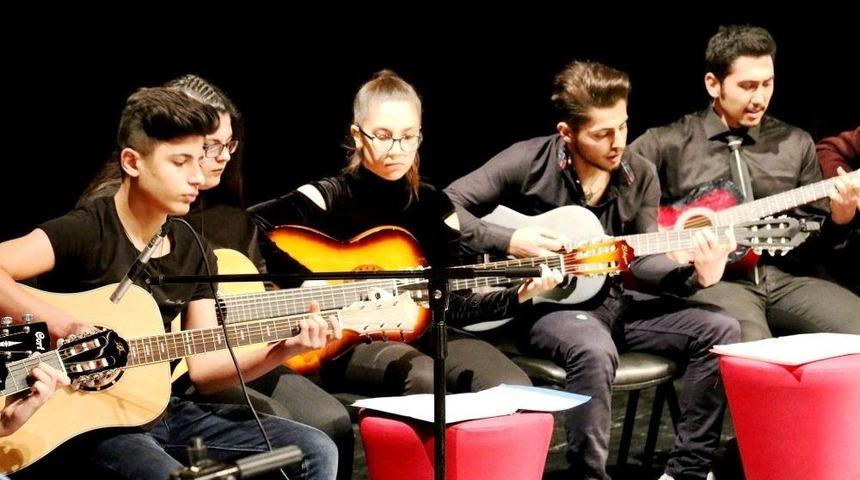 Aydın&rsquo;da Barış Man&ccedil;o&rsquo;nun Eserlerini Seslendirdiler