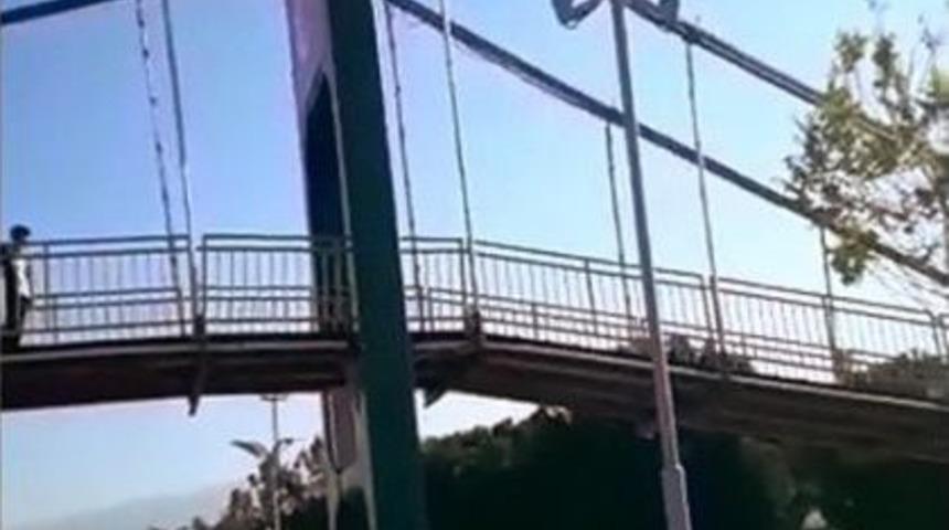 K&ouml;pr&uuml;de Tehlikeli Oyun