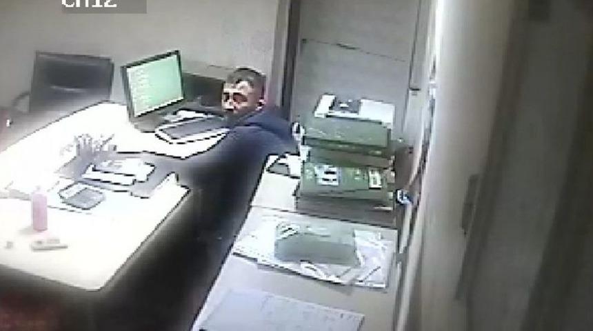 Fotoğraf Paylaştığı Bilgisayarı &Ccedil;aldı