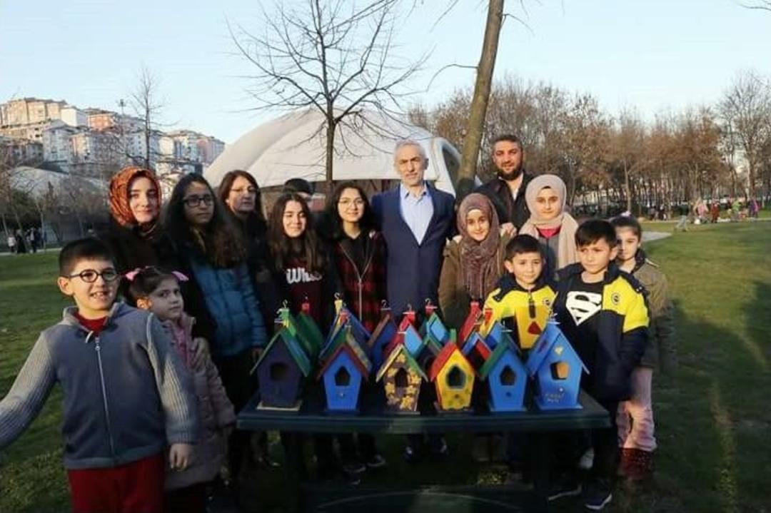 Kağıthaneli &Ccedil;ocuklar İl&ccedil;edeki Ağa&ccedil;lara Kuş Yuvaları Astı