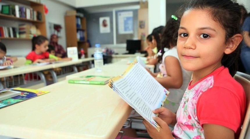 Bayraklı&rsquo;nın K&uuml;t&uuml;phanelerine Tam Not