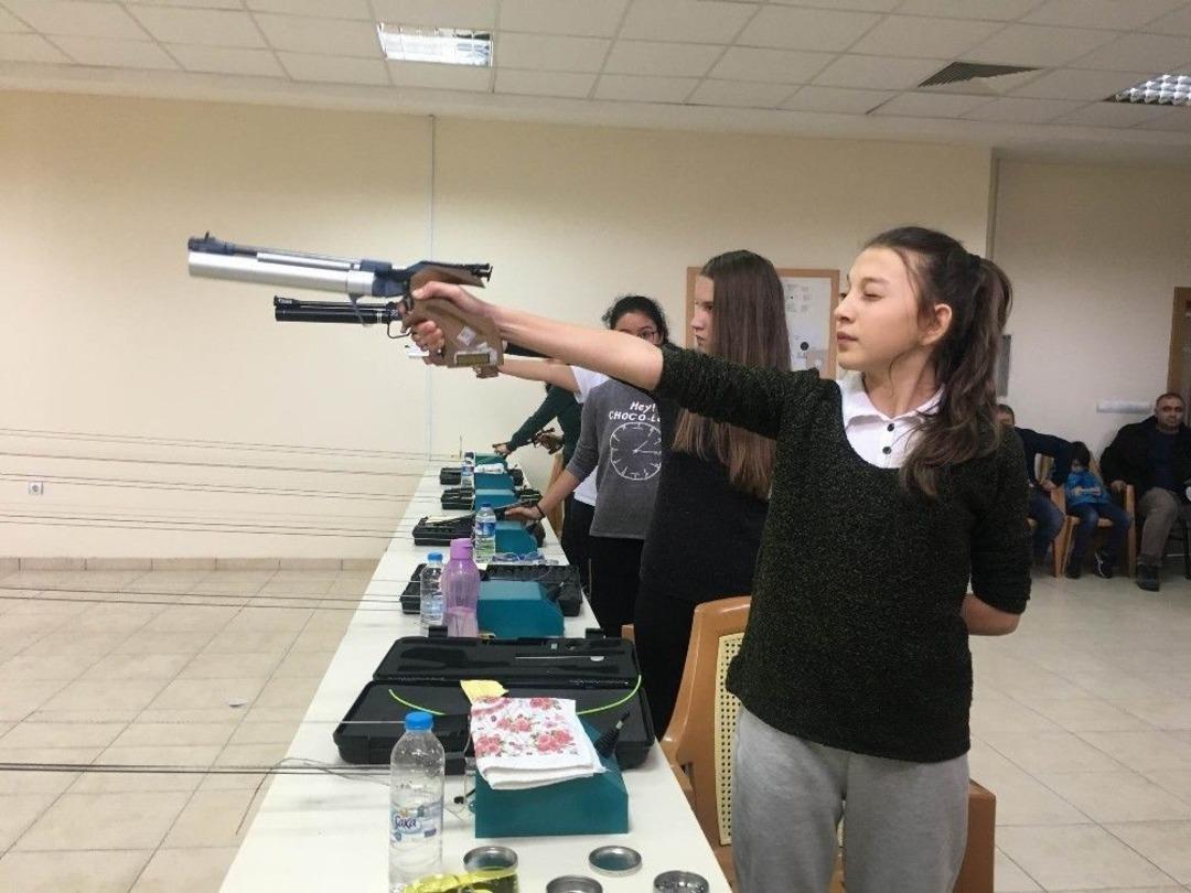 Okul Sporlarında Havalı Tabanca Turnuvası Yapıldı