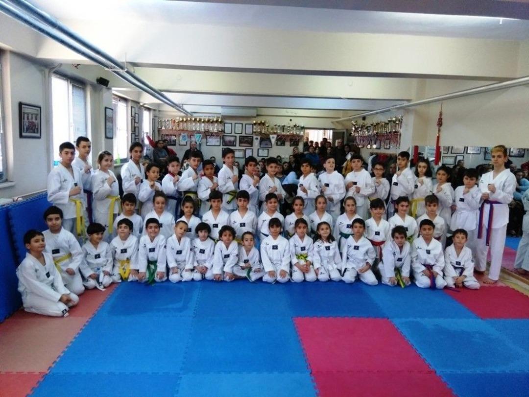 Ayvalık Spor Kul&uuml;b&uuml; Taekwondo Branşı Kuşak Sınavı Yapıldı