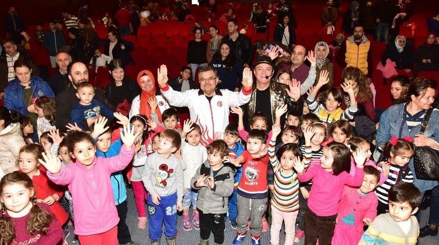&Ccedil;ocuklar &rsquo;&rsquo;kukla Show&rsquo;&rsquo; İle G&ouml;n&uuml;llerince Eğlendi