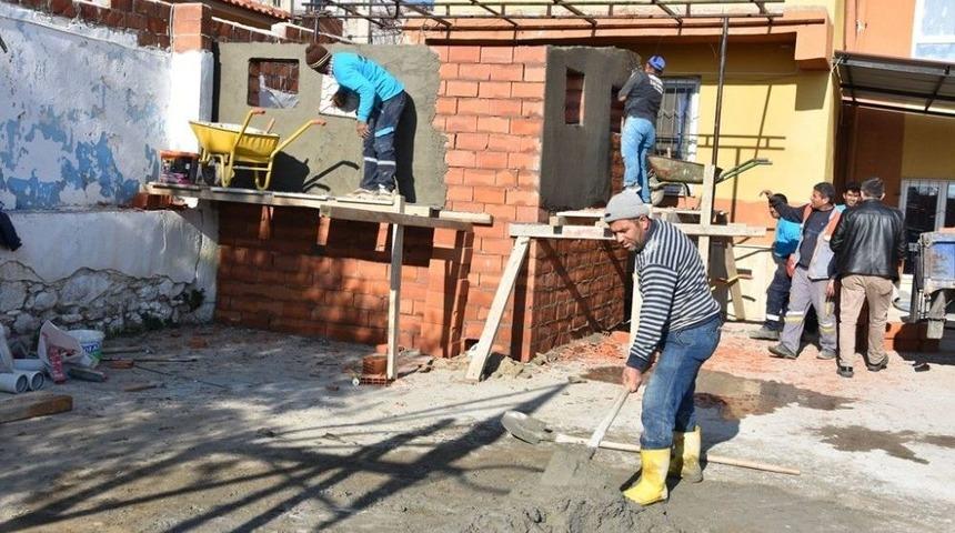 Alaşehir Belediyesinin Eğitime Desteği S&uuml;r&uuml;yor