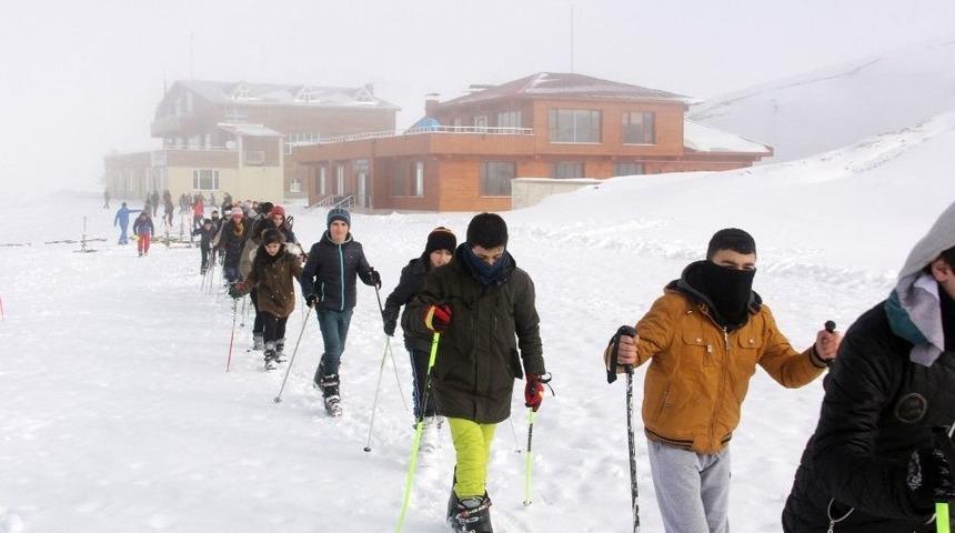 Hakkari Kayak Merkezi Cıvıl Cıvıl