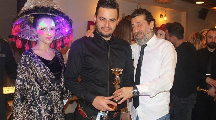 Abajurdan Yaptığı Sa&ccedil; Herkesi Şaşırttı