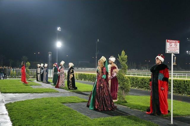 Osmanlı Saray Esvapları Hipodromda Sergilendi 1