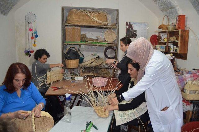 Kaybolmaya Yüz Tutmuş Eserleri Gün Işığına Çıkarıyorlar