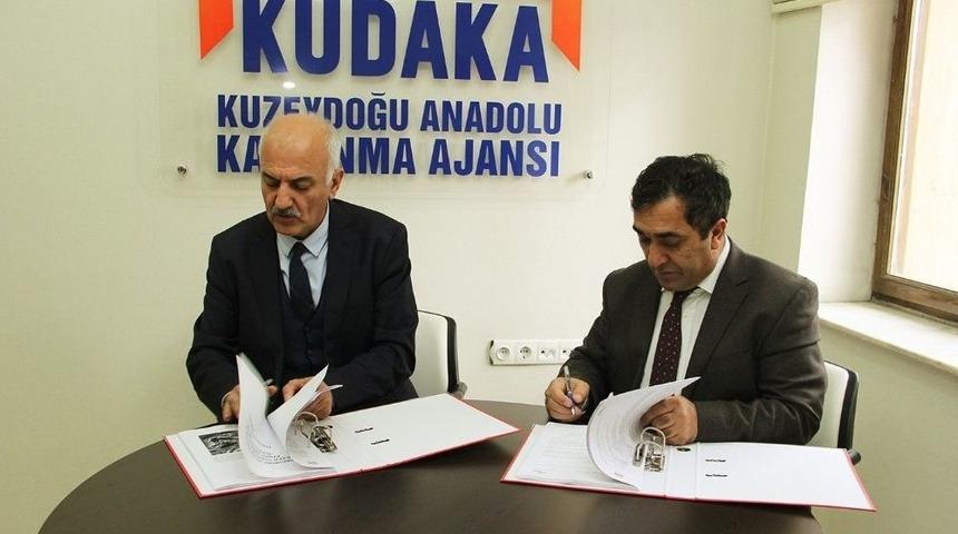 Kudaka Desteğiyle Tortum G&ouml;l&uuml;&rsquo;ne Cam Teras Yapılıyor