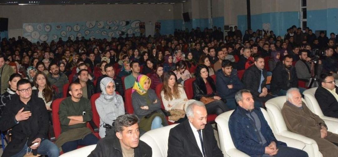 Pervari&rsquo;de Tiyatroya Yoğun İlgi