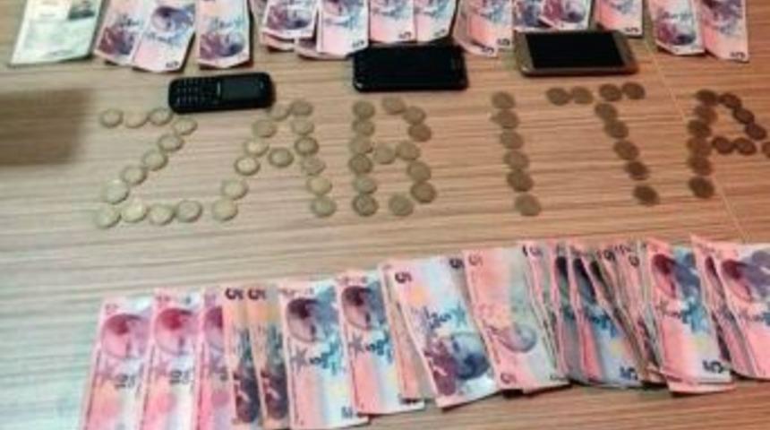 Babalarının Dilendirdiği 4 &Ccedil;ocuğun &Uuml;zerinden Bir Saatte Topladıkları 340 Lira &Ccedil;ıktı