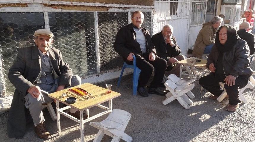 Doğu&rsquo;da Kara Kış, G&uuml;neydoğu&rsquo;da Bahar Yaşanıyor