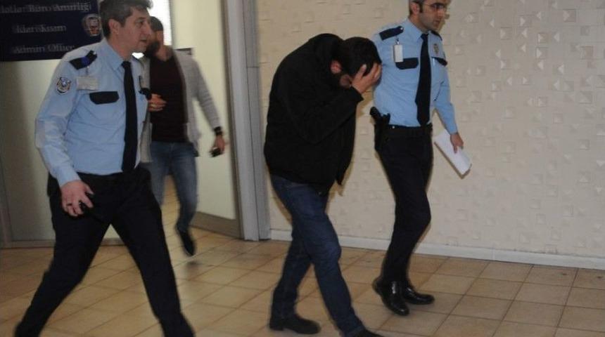 U&ccedil;ağa Biletsiz Bindi, Hosteslerin Dikkatiyle Yakalandı