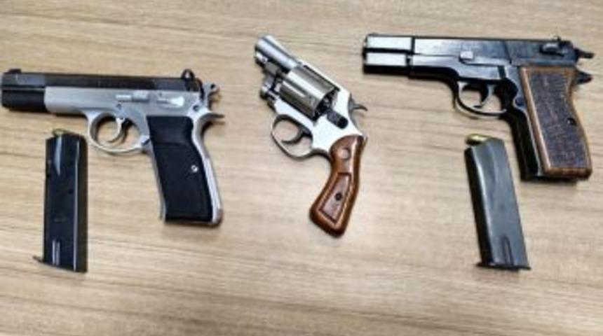 Samsun&rsquo;da Otomobilde 3 Tabanca Ele Ge&ccedil;ti: 1 G&ouml;zaltı