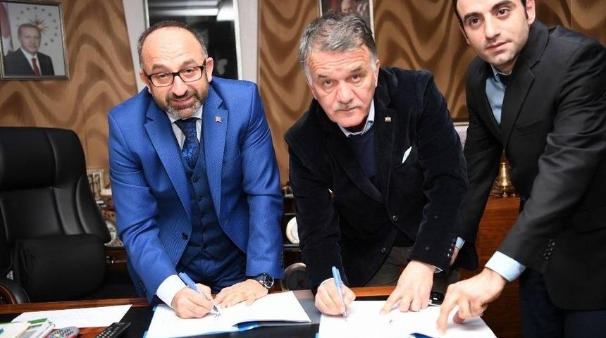 Kartepe Belediyesi Ve Bem Bir-sen Memurlar İ&ccedil;in İmza Attı