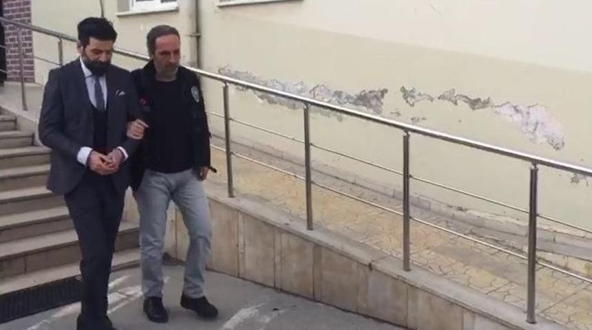 Takım Elbiseyle Adliyeye