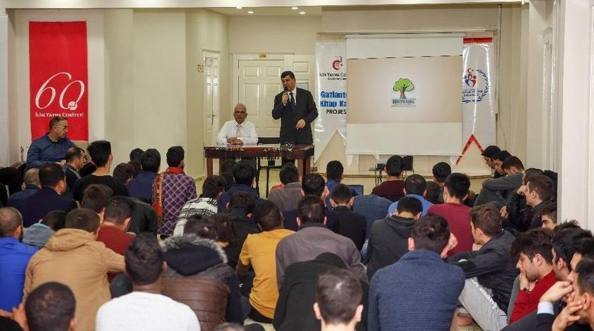 Fadıloğlu, &Ouml;ğrencilerle Buluştu