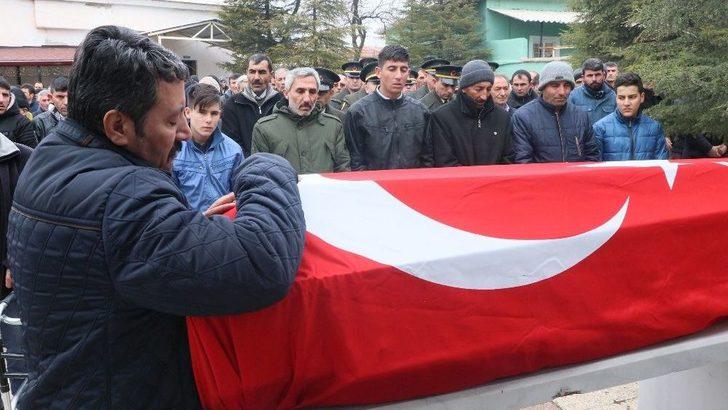 Dağıtım İznindeyken Göçük Altında Ölen Asker Defnedildi G2