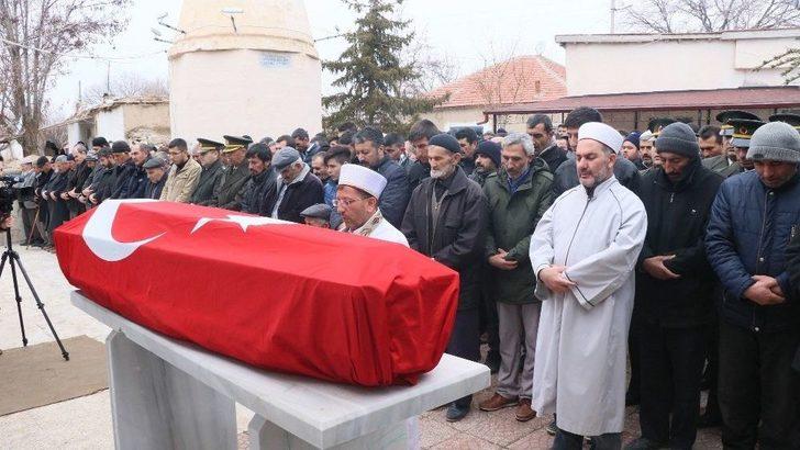Dağıtım İznindeyken Göçük Altında Ölen Asker Defnedildi G3