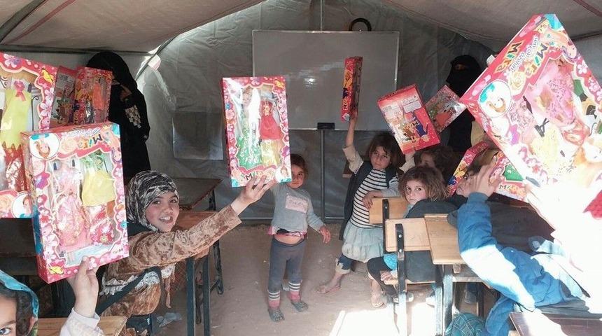 Hayat Ağacı Hama&rsquo;da &Ccedil;ocuklara Oyuncak Dağıttı