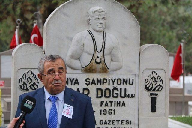 Yaşar Doğu Anıldı