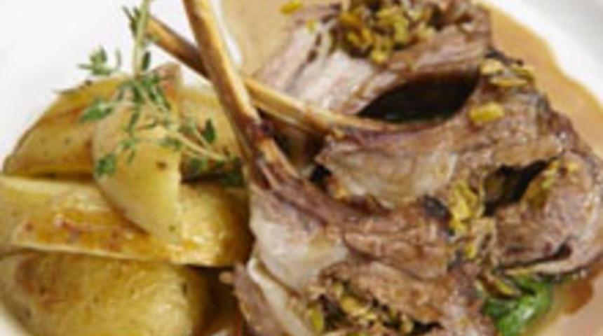 Zeytin ve Fıstık Soslu Kuzu